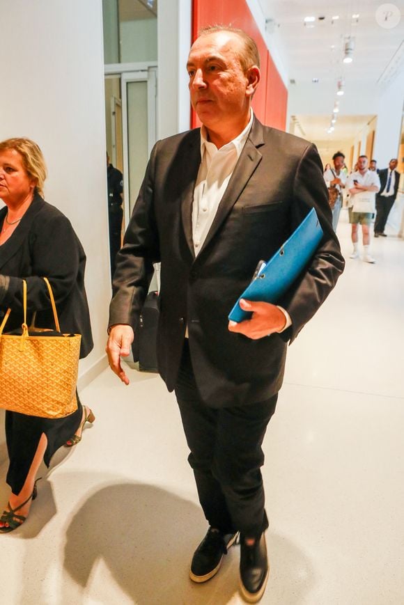 Cette affaire concerne notamment le faux casting qu'il a fait passer à un jeune homme
Exclusif - L'animateur de radio, journaliste, présentateur de télévision et producteur français, Jean-Marc Morandini, à la sortie de la chambre correctionnelle du tribunal judiciaire de Paris Batignolles, le 14 juin 2023. Le verdict du procès: Six mois de prison avec un sursis probatoire de deux ans ont été requis par le parquet de Paris contre Jean-Marc Morandini.
Christophe Clovis / Bestimage