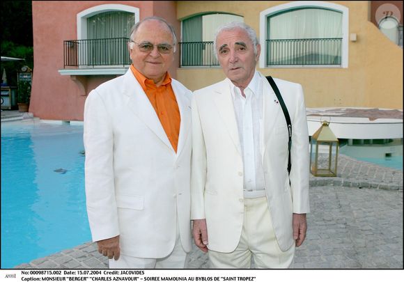 Monsieur Berger, Charles Aznavour - Soirée Mamounia au Byblos de Saint-Tropez, chanteur, plan américain.
© DOMINIQUE JACOVIDES / BESTIMAGE
