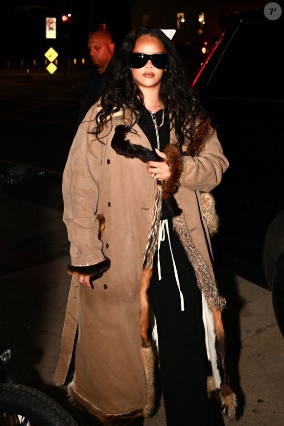 La chanteuse Rihanna est élégante lors d'une soirée à Los Angeles. Photo par Backgrid USA / Bestimage