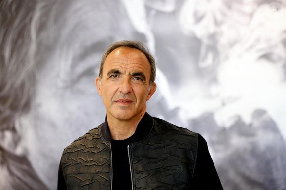 Nikos Aliagas - Vernissage de l'exposition "Les grands âges", photographies de Nikos Aliagas au musée de l'Homme à Paris le 7 avril 2026. © Dominique Jacovides/Bestimage