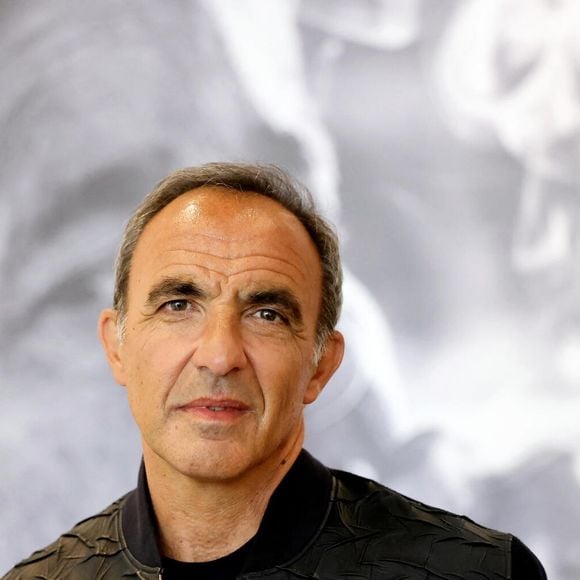 Nikos Aliagas - Vernissage de l'exposition "Les grands âges", photographies de Nikos Aliagas au musée de l'Homme à Paris le 7 avril 2026. © Dominique Jacovides/Bestimage