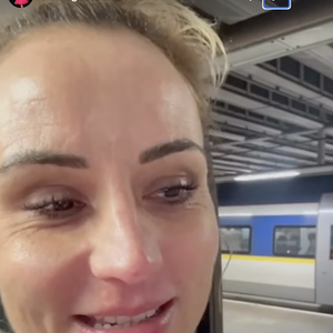 Et comme elle n'était pas au bout de ses surprises, la mère de famille nombreuse s'et retrouvée bloquée un temps à Londres… La raison ? Une panne dans le tunnel sous la Manche perturbe les Eurostars…

Elodie Gossuin a partagé sa mésaventure pour rentrer à Paris après l'annulation des trains au retour de Londres le mardi 30 décembre 2025 via Instagram @elodiegossuin