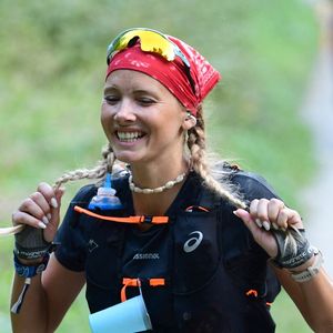 "Mon Dieu, ça fait 9h que je cours !", a-t-elle d'abord lâché au micro de RMC Running, incapable de retenir son immense émotion.

Amandine Petit (9 heures et 3 minutes) à l'arrivée de la course MCC (40 kms) de l'UTMB (Ultra Trail du Mont Blanc) à Chamonix le 24 août 2026.

© Romain Doucelin / Bestimage