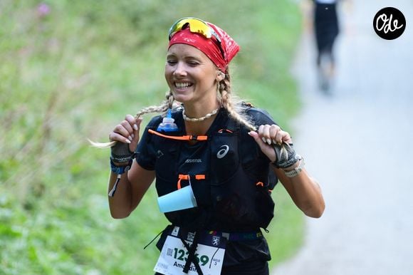 "Mon Dieu, ça fait 9h que je cours !", a-t-elle d'abord lâché au micro de RMC Running, incapable de retenir son immense émotion.

Amandine Petit (9 heures et 3 minutes) à l'arrivée de la course MCC (40 kms) de l'UTMB (Ultra Trail du Mont Blanc) à Chamonix le 24 août 2026.

© Romain Doucelin / Bestimage