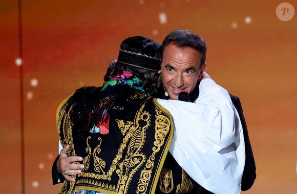 Passionné de photographie, l'animateur avait capturé son âme lors d'un moment suspendu en 2023.

Exclusif - Nikos Aliagas lors surprises lors de l'enregistrement de l'émission "La chanson secrète N°14", présentée par N.Aliagas et diffusée le 26 décembre sur TF1, consacrée à Nikos Aliagas à Paris le 10 Décembre 2025
JACOVIDES-MOREAU / BESTIMAGE
