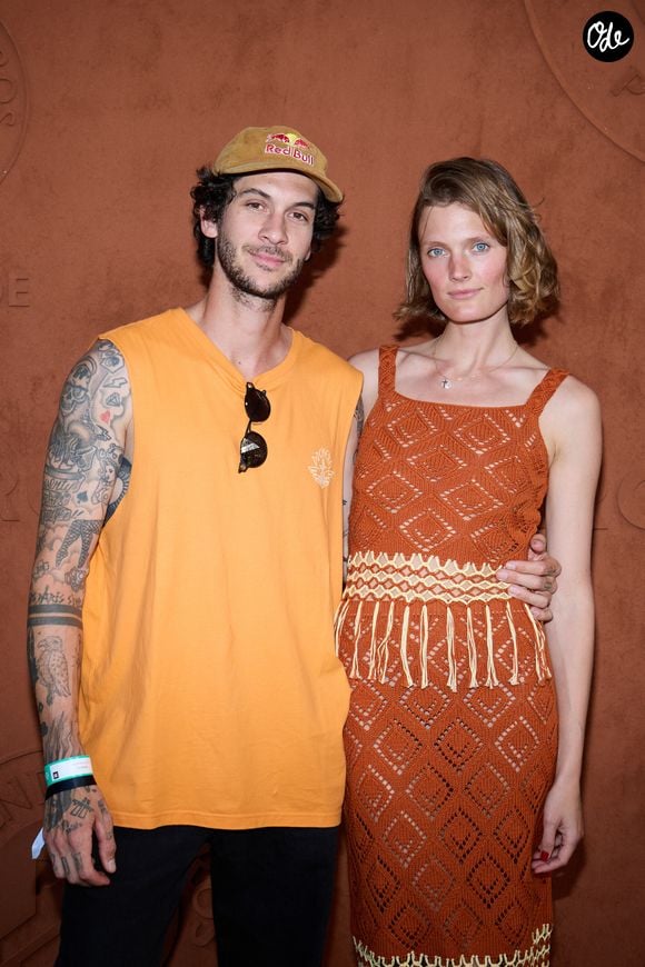 L'appartement possède également un impressionnant dressing ainsi qu'un jardin d'hiver donnant sur la terrasse, leur "petit coin de nature" où la famille aime se retrouver.

Constance Jablonski et Matthias Dandois - Personnalités au Village lors des Internationaux de France de tennis de Roland Garros à Paris, le 31 mai 2023.

© Cyril Moreau / Bestimage # | 00619294