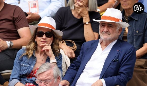 "Il est très tolérant. On s'entend très bien. Il me fait des petits plats savoureux, sans viande. Et des plats avec du poulet à ma chienne. Je suis heureuse", confie-t-elle.

Guy Savoy et sa compagne Laetitia Barlerin -  Les célébrités dans les tribunes lors des Internationaux de France de tennis de Roland-Garros 2026, le 31 mai 2026.
© Dominique Jacovides / Bestimage