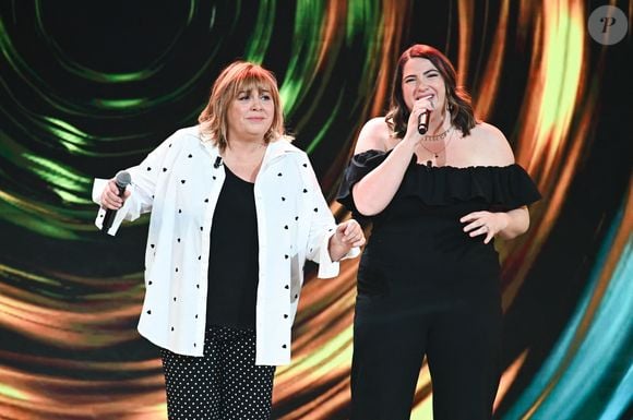 Michele Bernier et sa fille Charlotte Gaccio lors de l'enregistrement de l'émission "Famille je vous aime" présentée par M. Drucker et qui sera diffusée le 13 juin 2025 sur France 3, aux Studios rive gauche à Paris, France, le 14 avril 2025. © Clovis-Gaffiot/Bestimage