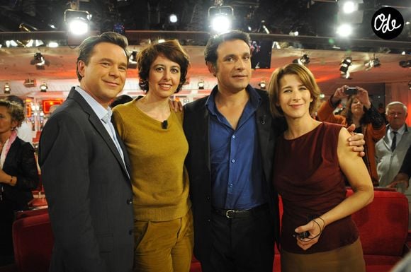 Guillaume de Tonquédec, Valérie Bonneton, Bruno Salomone et Isabelle Gélinas lors de l'enregistrement de l'émission "Vivement dimanche" diffusée le 13 novembre 2011.

© AGENCE / BESTIMAGE