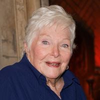 Line Renaud entourée de ses "filles" Muriel Robin et Claude Chirac pour un événement particulier