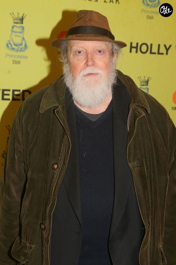 En cause ? L'enfer sonore que subit au quotidien son papa, l'acteur Albert Delpy. 

Albert Delpy - Projection privée de la série "Holly Weed" au cinéma Mk2 Odéon à Paris, le 12 décembre 2017. © CVS/Bestimage