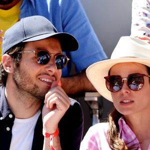 Le chanteur Vianney et Catherine Robert - Les célébrités dans les tribunes lors des internationaux de France de Tennis de Roland Garros 2022 à Paris, France, le 2 juin 2022. © Dominique Jacovides/Bestimage