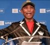 Le chanteur a été nommé ambassadeur de bonne volonté de l'UNESCO

Le rappeur, producteur et créateur de mode américain Pharrell Williams reçoit un diplôme de la directrice générale de l'UNESCO A.Azoulay en tant qu'Ambassadeur de bonne volonté de l'UNESCO pour les arts, l'éducation et l'entreprenariat, au siège de l'UNESCO, à Paris, le 17 décembre 2024. 
© Stéphane Lemouton / Bestimage