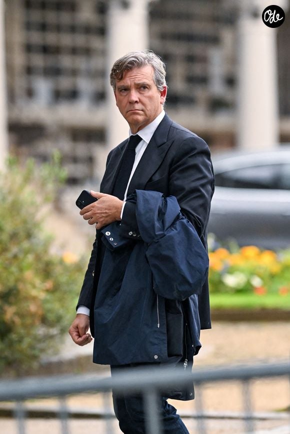 Arnaud Montebourg aux obsèques de Loïk Le Floch-Prigent, ancien patron d'ELF, au crématorium du Père-Lachaise à Paris, en France, le 24 juillet 2025. © Pierre Perusseau/Bestimage
