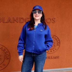 Laure Calamy au village lors des Internationaux de France de Tennis de Roland Garros 2025, à Paris, France, le 2 Juin 2025. © Jacovides-Moreau/Bestimage