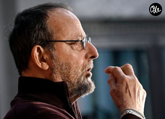 Jean Reno, invité d'honneur du 10ème Festival international du Film de Comédie de Liège, donne une conférence de presse, le 5 novembre 2025. © Photonews / Bestimage