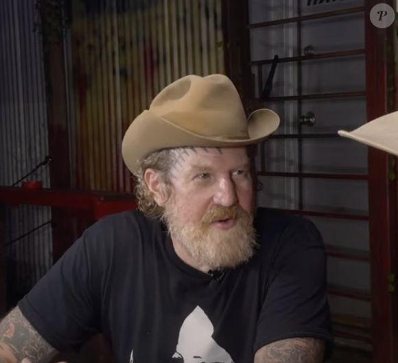 Comme l'ont rapporté plusieurs médias internationaux, le guitariste Brent Hind a tragiquement perdu la vie dans un accident de moto dans la nuit de mercredi à jeudi à Atlanta, aux Etats-Unis. 

Brent Hind mis à l'honneur sur la chaîne YouTube Marzi Montazeri. (Capture d'écran 2024).