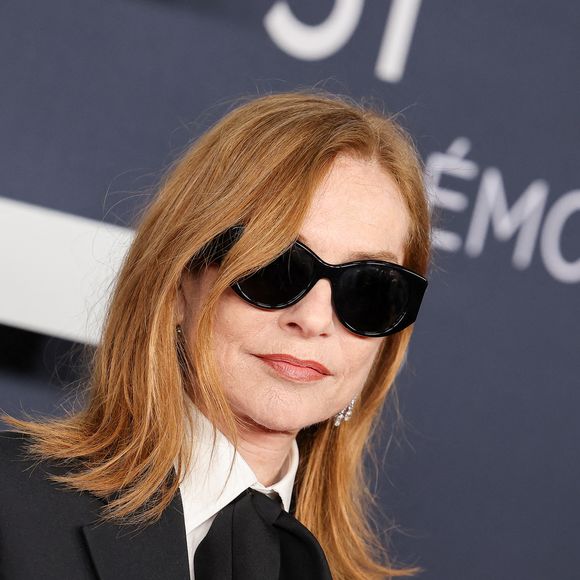 Isabelle Huppert (Bijoux De Beers London) au photocall de la 51ème cérémonie des César à l'Olympia à Paris, France, le 26 février 2025 © Borde-Jacovides/Bestimage