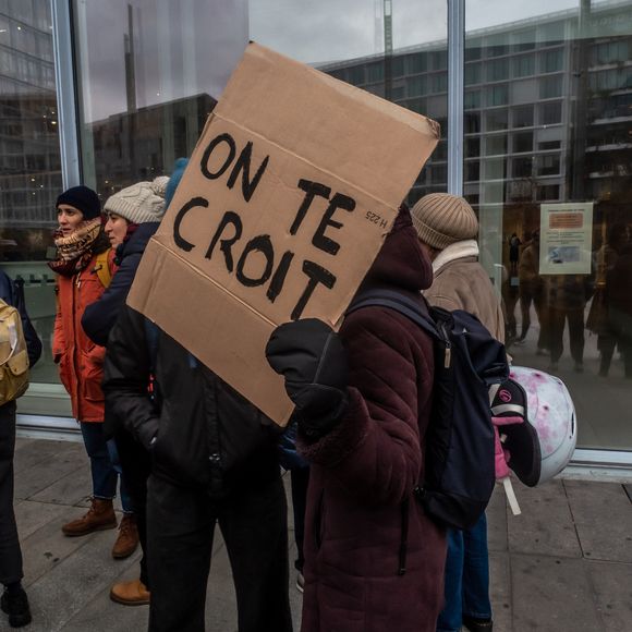 Manifestation de soutien à A.Haenel devant le tribunal de Paris - Christophe Ruggia, accusé d'agressions sexuelles sur mineures, dont l'actrice A.Haenel alors âgée entre 12 et 14 ans au moment des faits, comparaît devant le tribunal correctionnel de Paris, le 9 décembre 2024.