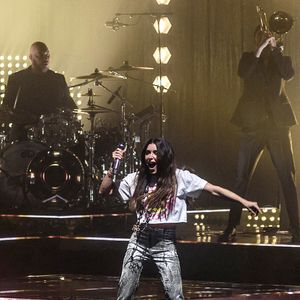 Ensuite viennent quarante minutes de concert, reprenant ses plus grands tubes, devant les 12 000 spectateurs restés après le coup de sifflet final.


La chanteuse française Jenifer en concert à Bruxelles, Belgique, le 25 mars 2023. Photo par Jean Marc Quinet/Reporters/ABACAPRESS.COM
