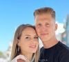 En effet, l'ancienne star de "Familles nombreuses, la vie en XXL" s'est affichée main dans la main avec un inconnu au Portugal.
Camille et Nicolas Santoro, Instagram
