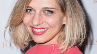 Amandine Bourgeois : la chanteuse a quitté le Marais pour un quartier moins prisé de la capitale, "c’était moins cher"