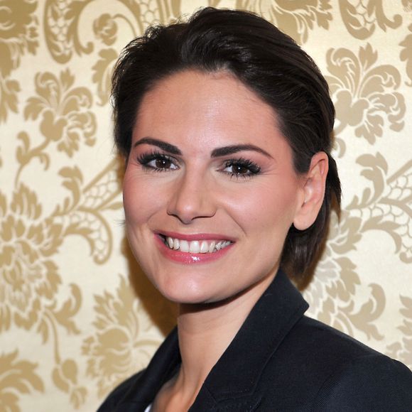 Heureusement Laetitia Bléger peut compter sur le soutien des anciennes Miss comme Rachel Legrain-Trapani, Sonia Rolland, Flora Coquerel, ou encore Clémence Botino, qui lui ont témoigné leur amour avec des cœurs et des mots bienveillants.


Laetitia Bleger ( miss france 2004)- Paris le 12 02 2013 - Conference de presse du Rallye Aicha des Gazelles du Maroc au Senat a Paris. VEEREN / BESTIMAGE