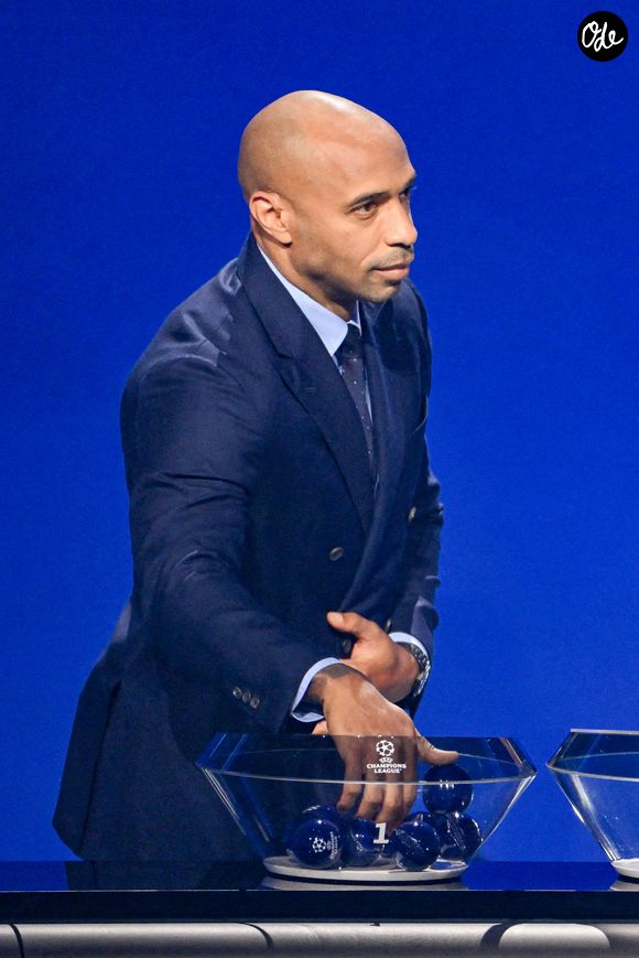 L'ancien footballeur français Thierry Henry lors du tirage au sort de la phase de ligue de l’édition 2026-2027 de la Ligue des champions au Grimaldi Forum de Monaco, le 27 août 2026. © Bruno Bebert/Bestimage