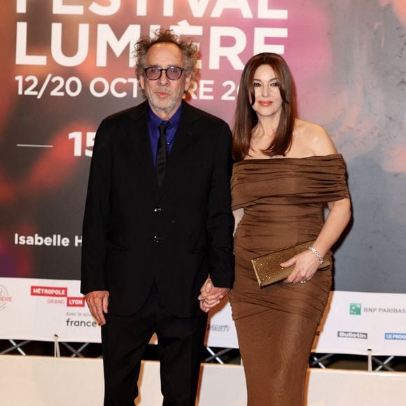 Tim Burton et Monica Bellucci au photocall de la cérémonie d'ouverture de la 15ème édition du festival Lumière à la Halle Tony Garnier de Lyon le 12 octobre 2024.

© Dominique Jacovides / Bestimage