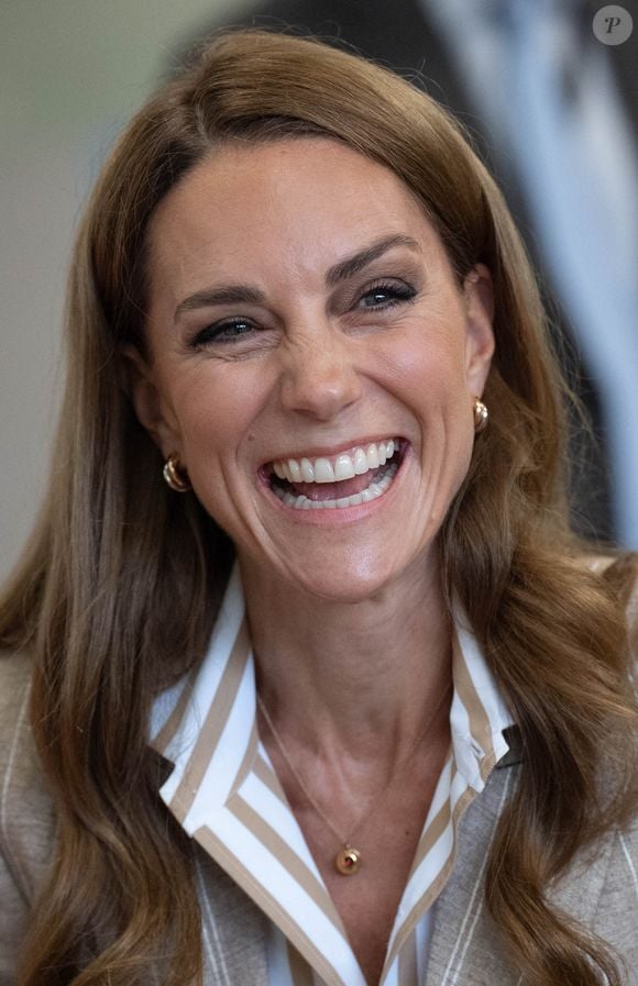 La princesse de Galles lors d'une visite du jardin de bien-être de la RHS à l'hôpital de Colchester dans l'Essex. Cette visite coïncide avec la donation de 50 plants de Catherine's Rose, nommés en l'honneur de la princesse par la RHS, dont les fonds provenant des ventes seront reversés à la Royal Marsden Cancer Charity. 2 juillet 2025. Photo par Stefan Rousseau/PA Wire/ABACAPRESS.COM