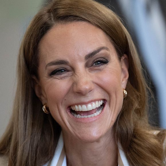 La princesse de Galles lors d'une visite du jardin de bien-être de la RHS à l'hôpital de Colchester dans l'Essex. Cette visite coïncide avec la donation de 50 plants de Catherine's Rose, nommés en l'honneur de la princesse par la RHS, dont les fonds provenant des ventes seront reversés à la Royal Marsden Cancer Charity. 2 juillet 2025. Photo par Stefan Rousseau/PA Wire/ABACAPRESS.COM