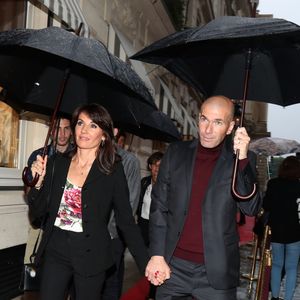 Alors, pour préserver leurs enfants de la frénésie médiatique, Zizou et son épouse Véronique avaient mis en place une tactique bien rodée.

Zinédine Zidane avec sa femme Véronique et leurs enfants Luca et Enzo - A l'occasion des 20 ans de la victoire de l'équipe de France, les bleus 98 se sont rendus à un dîner organisé au Buddha Bar avec les joueurs et leurs familles à Paris, France, le 11 juin 2018.