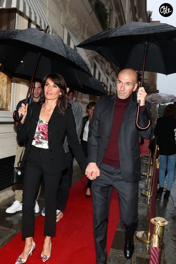 Alors, pour préserver leurs enfants de la frénésie médiatique, Zizou et son épouse Véronique avaient mis en place une tactique bien rodée.

Zinédine Zidane avec sa femme Véronique et leurs enfants Luca et Enzo - A l'occasion des 20 ans de la victoire de l'équipe de France, les bleus 98 se sont rendus à un dîner organisé au Buddha Bar avec les joueurs et leurs familles à Paris, France, le 11 juin 2018.