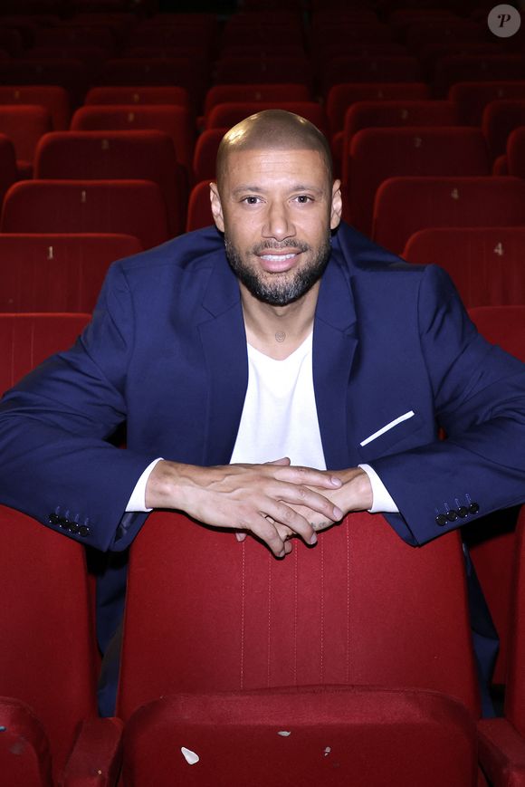 et, ce vendredi 21 mars, il a justement décidé de passer le cap de présenter sa nouvelle chérie.

Première du One man Show "Origine" de Xavier Delarue au théâtre République à Paris, France, le 15 juin 2024. © Cédric Perrin/Bestimage