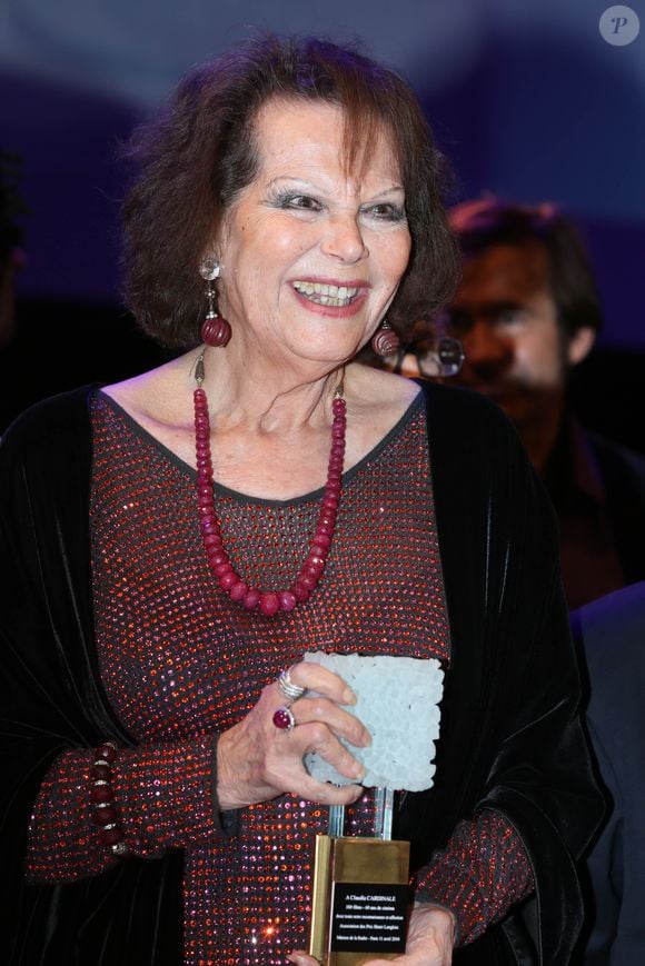 Claudia Cardinale à la 11ème cérémonie des Prix Henri Langlois au studio 104 de la Maison de la Radio à Paris, le 11 avril 2016. 

Photo : CVS / Bestimage