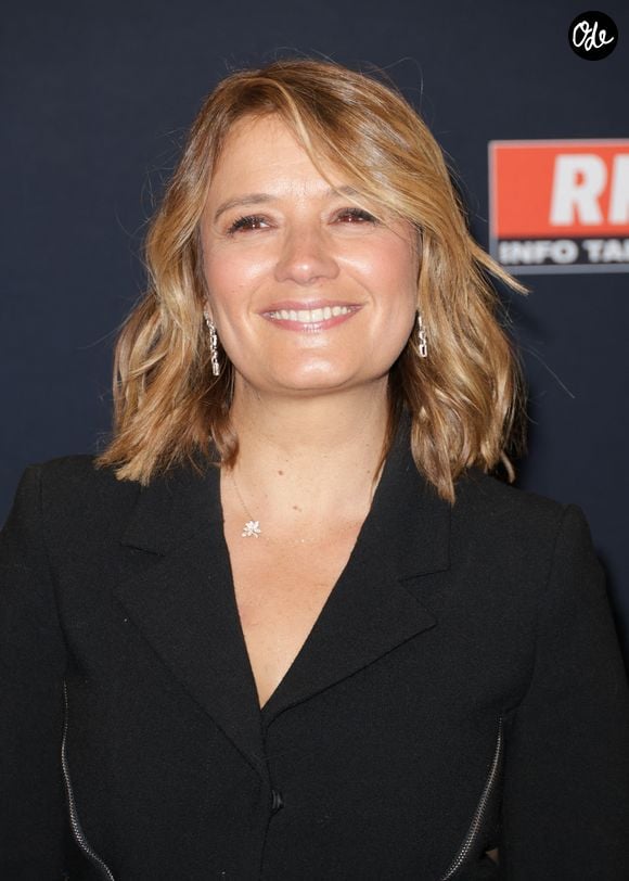Elle a rencontré son compagnon grâce à son amie Estelle Denis.

Pascale de La Tour du Pin - Conférence de presse de la rentrée RMC à Paris le 2 septembre 2025. © Coadic Guirec/Bestimage