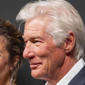 Le couple s'est installé en Espagne

Alejandra Silva et Richard Gere assistent au gala 2025 de City Harvest, intitulé "Carnaval", au Cipriani 42nd Street, le 22 avril 2025 à New York. © Ron Adar/TheNEWS2 via ZUMA Press Wire