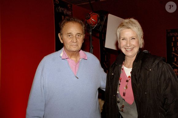 Danielle Gilbert et Roger Hanin assistent à la première de 'Phenix Circus' au profit de la fondation 'Nez Rouge', à Paris, France, le 4 décembre 2006. Photo Giancarlo Gorassini/ABACAPRESS.COM