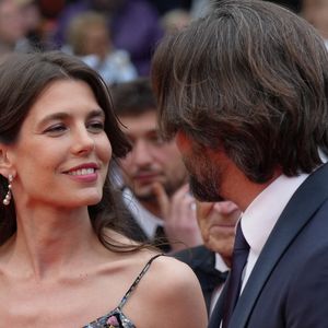 Le réalisateur - qui vient de lancer le fonds Yapluka pour financer des films à grand spectacle ancrés dans la culture européenne - a évoqué ses histoires d'amour, et surtout ses ruptures, auprès des journalistes de Paris Match.

Dimitri Rassam, Charlotte Casiraghi - Montée des marches du film "Killers of the flower moon" lors du 76ème Festival International du Film de Cannes, au Palais des Festivals à Cannes, France. © Norbert Scanella/Panoramic/Bestimage