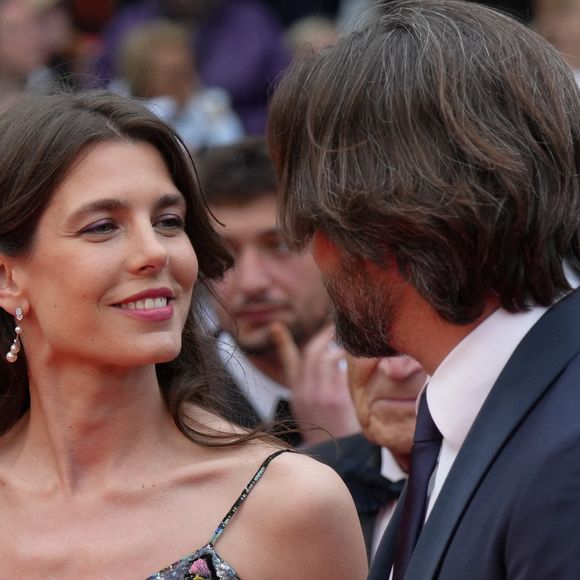 Le réalisateur - qui vient de lancer le fonds Yapluka pour financer des films à grand spectacle ancrés dans la culture européenne - a évoqué ses histoires d'amour, et surtout ses ruptures, auprès des journalistes de Paris Match.

Dimitri Rassam, Charlotte Casiraghi - Montée des marches du film "Killers of the flower moon" lors du 76ème Festival International du Film de Cannes, au Palais des Festivals à Cannes, France. © Norbert Scanella/Panoramic/Bestimage