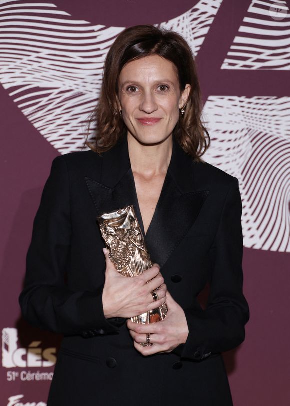 Pauline Loquès (Meilleur premier film : Nino) au photocall du dîner de la 51ème cérémonie des César au Fouquet's à Paris, France, le 27 février 2026. © Denis Guignebourg/Bestimage