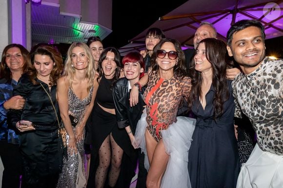 Parmi les moments forts de la soirée, une performance improvisée au piano a captivé les invités.

Exclusif - Sandra Sisley, Jennifer Ayache, Claire Despagne lors d'une soirée  à la suite Sandra & Co lors du Festival International des Séries de Cannes, Canneseries Saison 8, à l’hôtel JW Marriott Cannes le 25 avril 2025.
© Aurelio Stella / William Sanches Tavares / Bestimage