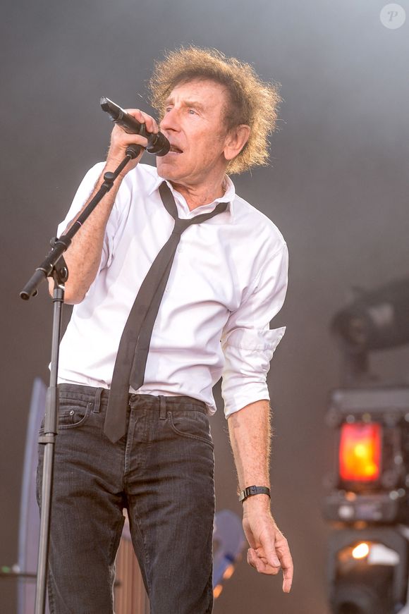 Alain Souchon en concert au Festival Les Vieilles Charrues, à Carhaix, France, le 16 juillet 2016. Photo Julien Reynaud/APS-Medias/ABACAPRESS.COM