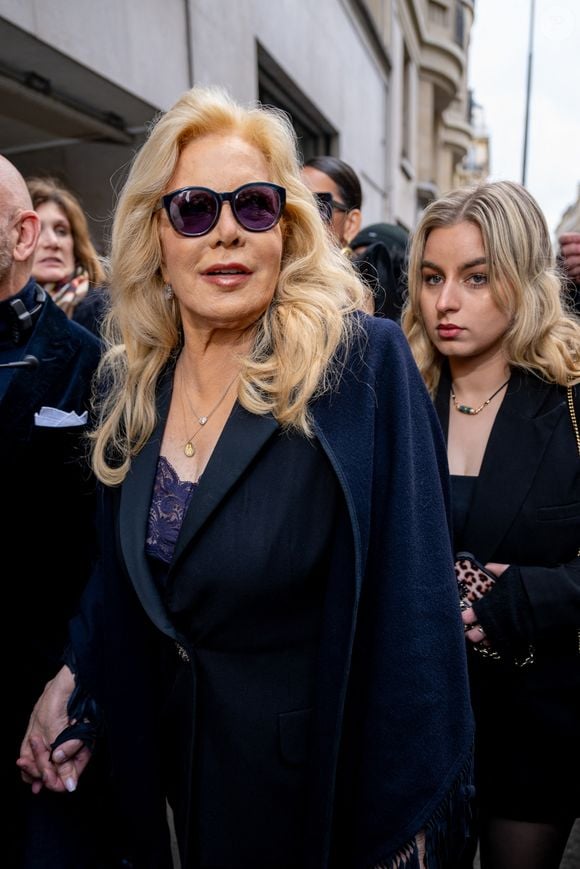 Pour accompagner ce cliché, elle a simplement écrit : "Blessed with the best", ce qui signifie "Chanceuse d’avoir [trouvé] le meilleur".

Sylvie Vartan et sa fille Darina Scotti - Arrivées au défilé Stéphane Rolland salle Pleyel Collection Haute Couture Printemps/Eté 2025 lors de la Fashion Week de Paris (PFW), France, le 28 janvier 2025. Pierre Perusseau/Bestimage