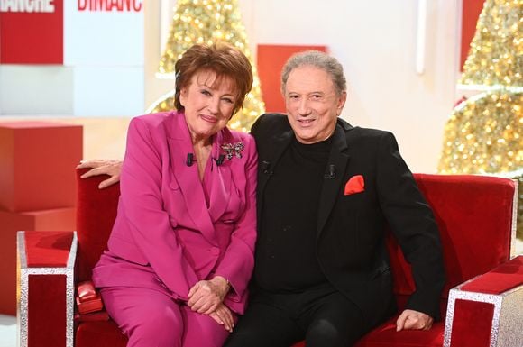 À 83 ans, Michel Drucker affirme qu’il n’envisage toujours pas de prendre sa retraite, et prend toujours beaucoup de plaisir à animer des émissions comme celle-ci

Exclusif - Roselyne Bachelot et Michel Drucker - Enregistrement de l'émission Vivement dimanche au studio Rive gauche, présentée par Michel Drucker le 16 décembre 2025. . Diffusion sur France 3 le 04/01/2026 . © Guillaume Gaffiot / Bestimage