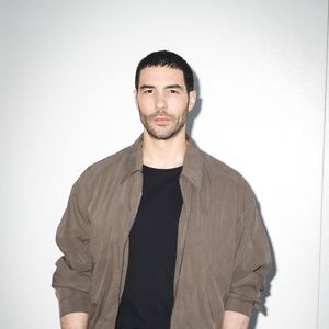 Tahar Rahim n’a jamais fait les choses à moitié. Pour "Alpha", le nouveau long-métrage de Julia Ducournau, il s’est lancé dans une transformation physique extrême...

Exclusif - Tahar Rahim en backstage de l'émission "C à vous" lors du 78ème Festival International du Film de Cannes. © Jack Tribeca / Bestimage