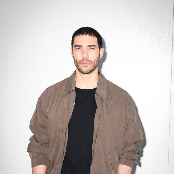Tahar Rahim n’a jamais fait les choses à moitié. Pour "Alpha", le nouveau long-métrage de Julia Ducournau, il s’est lancé dans une transformation physique extrême...

Exclusif - Tahar Rahim en backstage de l'émission "C à vous" lors du 78ème Festival International du Film de Cannes. © Jack Tribeca / Bestimage