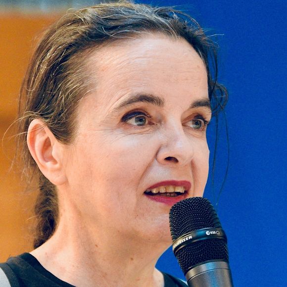 Toutes deux ont également un frère, André Nothomb.
Les sœurs Nothomb invitées au Parlement européen pour le festival littéraire Bibliothèques Idéales 2022. 16 septembre 2022, à Strasbourg, dans le nord-est de la France. Photo par Nicolas Roses/ABACAPRESS.COM