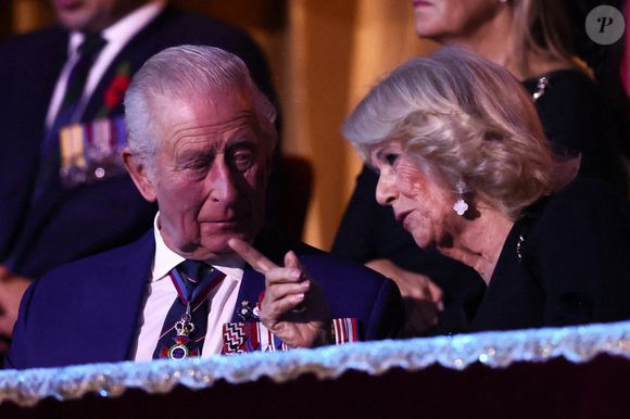Le roi Charles III d'Angleterre et Camilla Parker Bowles au Festival du Souvenir de la Royal British Legion, en l'honneur des militaires, le 8 novembre 2025.  

Photo : Julien Burton / Bestimage