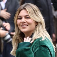 Concert de Louane : la façon dont a été traitée une de ses fans âgée de 14 ans pointée du doigt, une responsable réagit